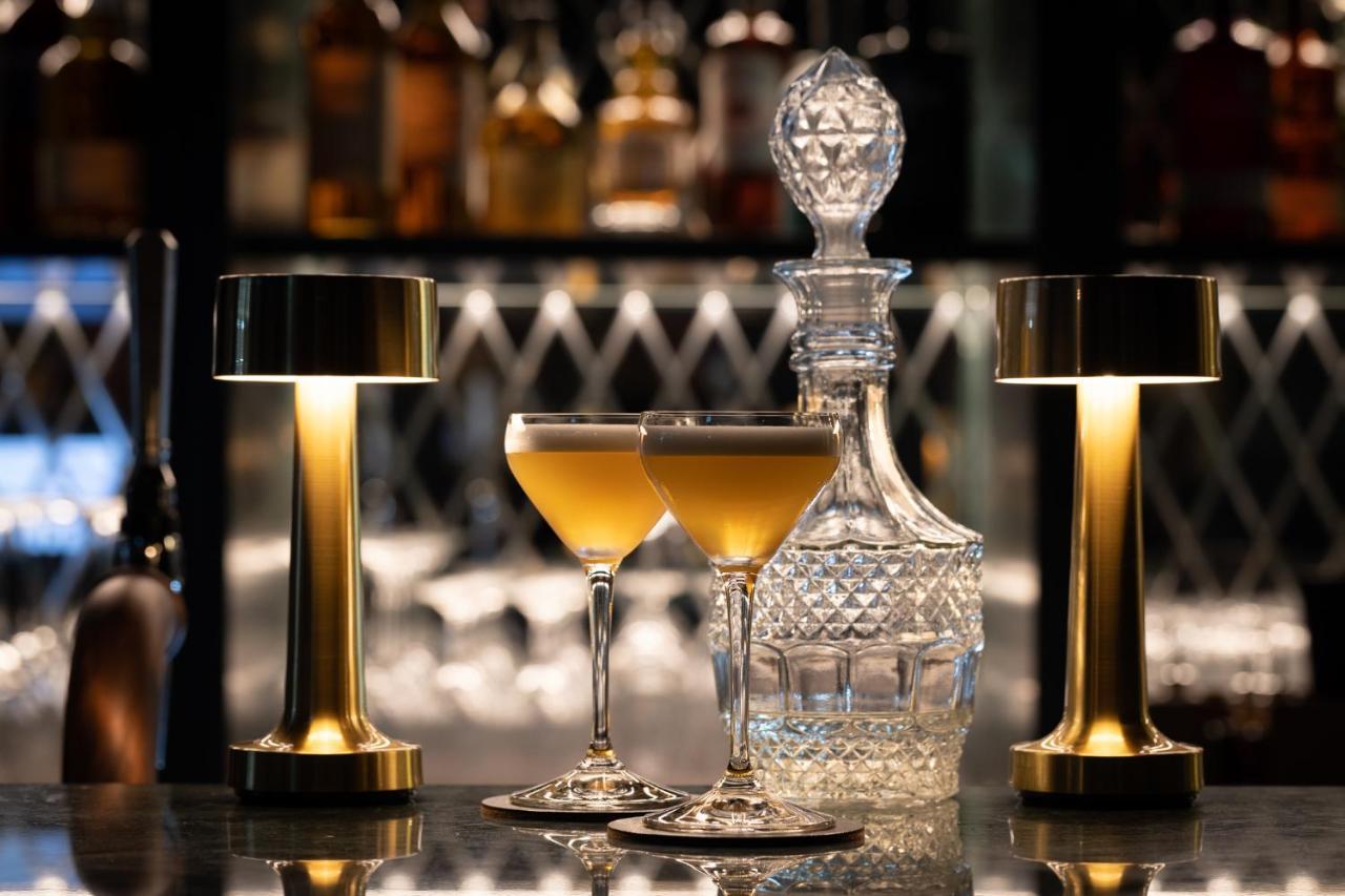 Sun Street Hotel Shoreditch Londra Exterior foto The bar at the Ritz