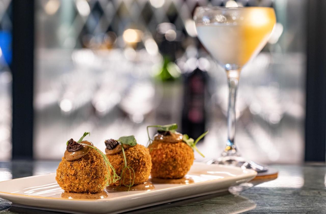 Sun Street Hotel Shoreditch Londra Exterior foto A plate of Scotch eggs